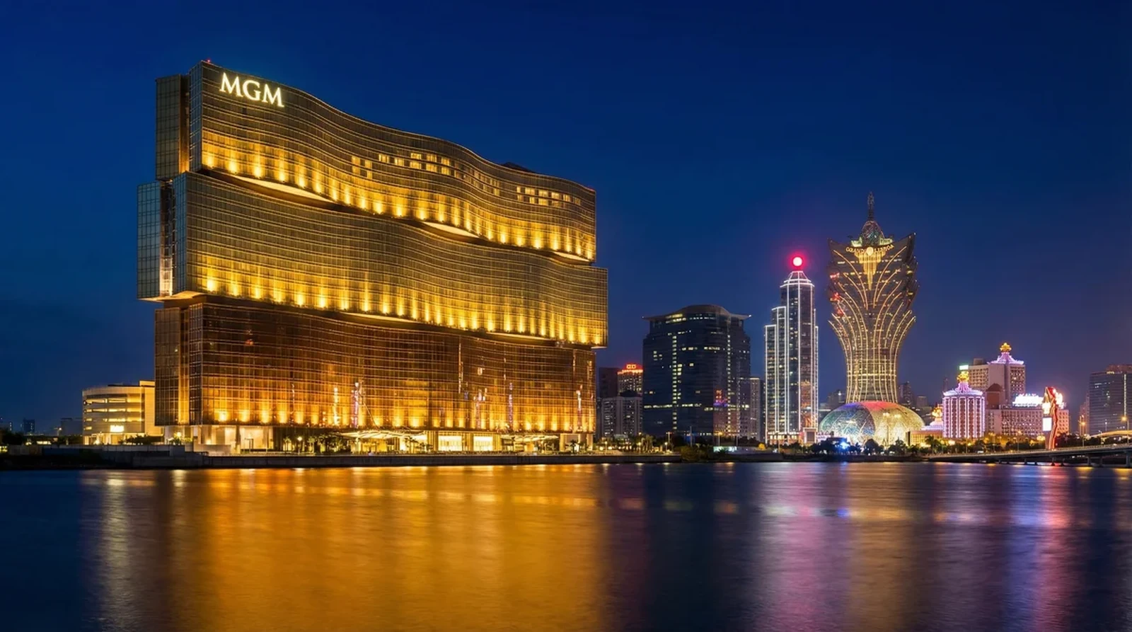 美高梅波浪形建築外觀